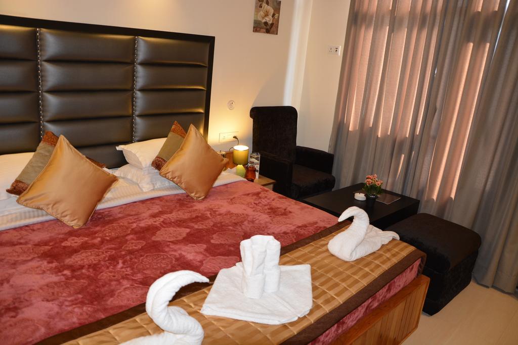 Harshikhar Hotel Bhīm Tāl Δωμάτιο φωτογραφία