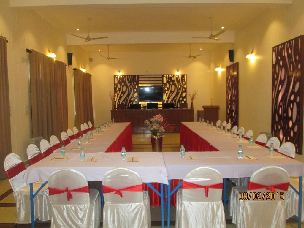 Harshikhar Hotel Bhīm Tāl Εξωτερικό φωτογραφία