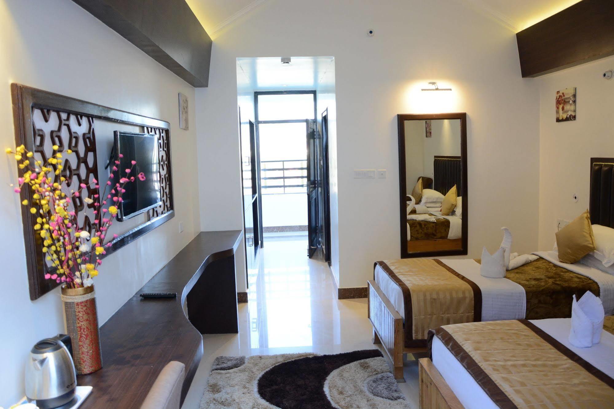Harshikhar Hotel Bhīm Tāl Εξωτερικό φωτογραφία