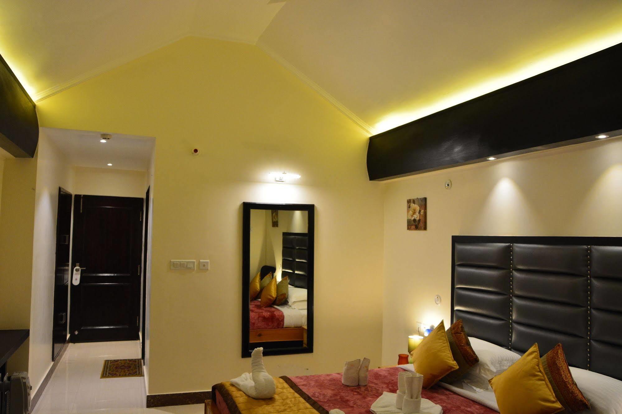 Harshikhar Hotel Bhīm Tāl Εξωτερικό φωτογραφία